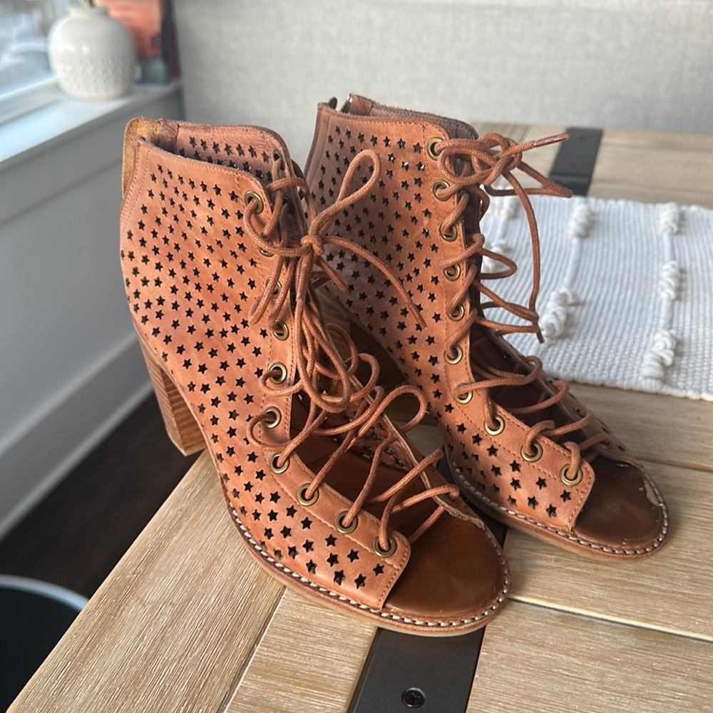 Jeffrey Campbell 7.5 star booties